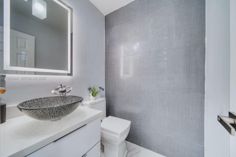 House in Cutler Bay, Florida 4 bedrooms, 195.75 sq.m. № 1986094 - photo 6