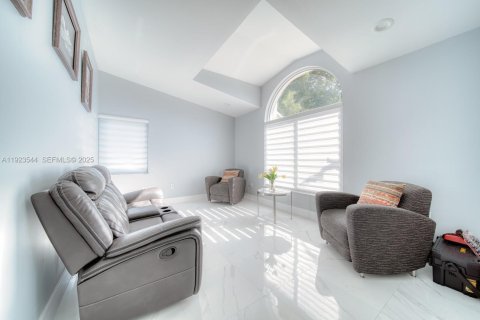 House in Cutler Bay, Florida 4 bedrooms, 195.75 sq.m. № 1986094 - photo 23