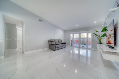 House in Cutler Bay, Florida 4 bedrooms, 195.75 sq.m. № 1986094 - photo 20