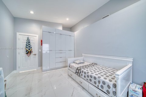 House in Cutler Bay, Florida 4 bedrooms, 195.75 sq.m. № 1986094 - photo 25