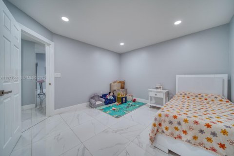 House in Cutler Bay, Florida 4 bedrooms, 195.75 sq.m. № 1986094 - photo 30