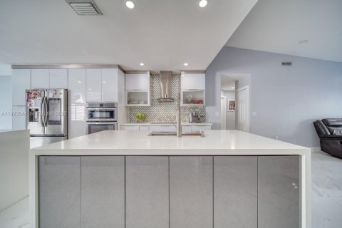 House in Cutler Bay, Florida 4 bedrooms, 195.75 sq.m. № 1986094 - photo 8