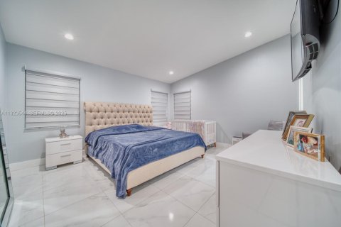 House in Cutler Bay, Florida 4 bedrooms, 195.75 sq.m. № 1986094 - photo 21