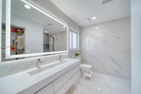 House in Cutler Bay, Florida 4 bedrooms, 195.75 sq.m. № 1986094 - photo 4