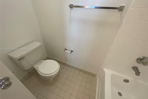 Condominio en venta en Sunrise, Florida, 2 dormitorios, 91.6 m2 № 1874901 - foto 12