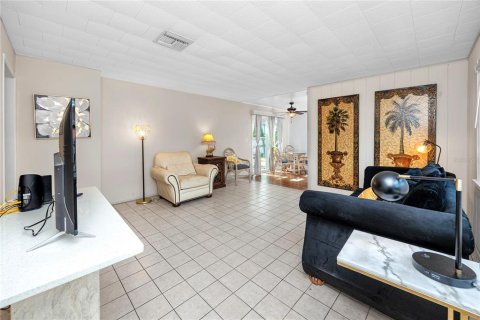 Villa ou maison à vendre à Saint Petersburg, Floride: 4 chambres, 143.81 m2 № 2287108 - photo 7