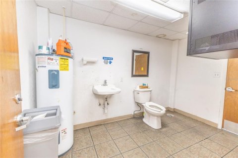 Immobilier commercial à louer à Wildwood, Floride: 46.45 m2 № 2419781 - photo 20