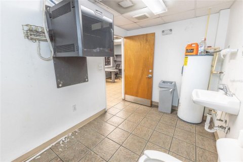 Immobilier commercial à louer à Wildwood, Floride: 46.45 m2 № 2419781 - photo 21