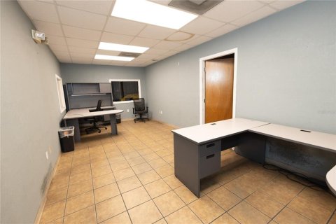 Immobilier commercial à louer à Wildwood, Floride: 46.45 m2 № 2419781 - photo 10