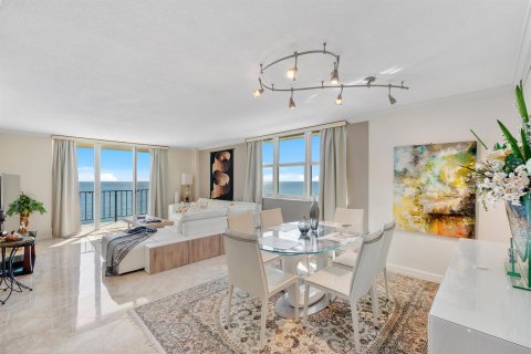 Condo in Lauderdale-by-the-Sea, Florida, 2 bedrooms № 2432920