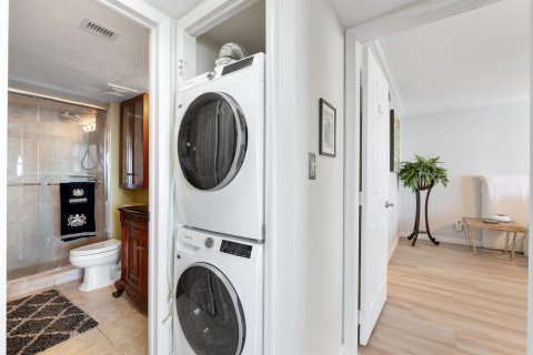 Condo in Lauderdale-by-the-Sea, Florida, 2 bedrooms  № 2432920 - photo 10
