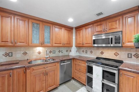 Condo in Lauderdale-by-the-Sea, Florida, 2 bedrooms  № 2432920 - photo 4