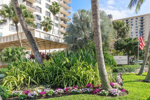 Condo in Lauderdale-by-the-Sea, Florida, 2 bedrooms  № 2432920 - photo 13