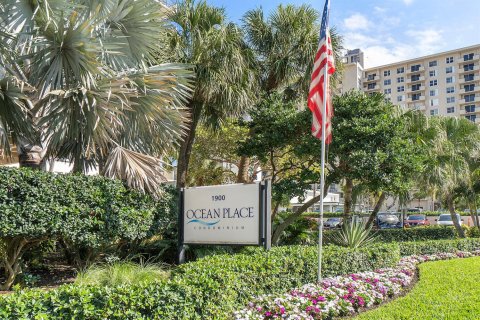 Condo in Lauderdale-by-the-Sea, Florida, 2 bedrooms  № 2432920 - photo 12