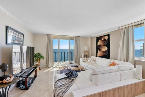 Condo in Lauderdale-by-the-Sea, Florida, 2 bedrooms  № 2432920 - photo 3
