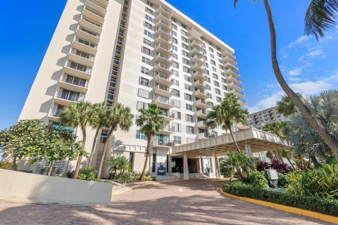 Condo in Lauderdale-by-the-Sea, Florida, 2 bedrooms  № 2432920 - photo 15