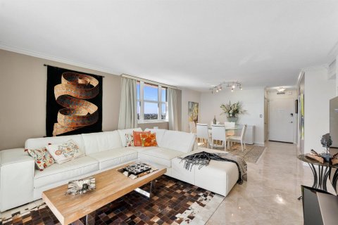 Condo in Lauderdale-by-the-Sea, Florida, 2 bedrooms  № 2432920 - photo 11