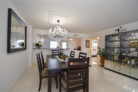 Condo in Pompano Beach, Florida, 2 bedrooms  № 2084616 - photo 18