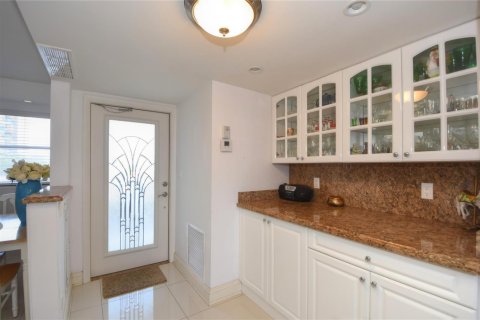 Condo in Pompano Beach, Florida, 2 bedrooms  № 2084616 - photo 7