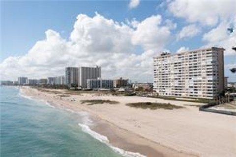 Condominio en Pompano Beach, Florida, 2 dormitorios  № 2084616