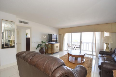 Condo in Pompano Beach, Florida, 2 bedrooms  № 2084616 - photo 20