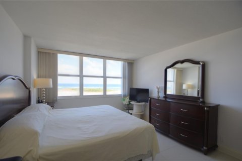 Condo in Pompano Beach, Florida, 2 bedrooms  № 2084616 - photo 30