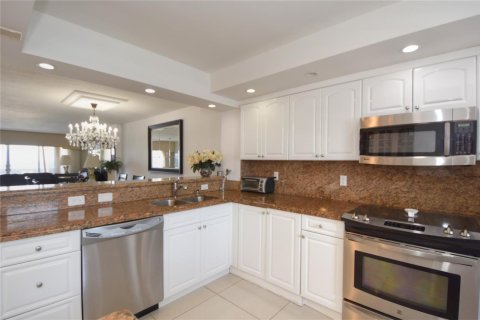 Condo in Pompano Beach, Florida, 2 bedrooms  № 2084616 - photo 12