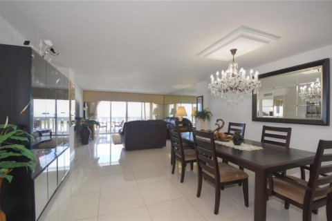 Condo in Pompano Beach, Florida, 2 bedrooms  № 2084616 - photo 16