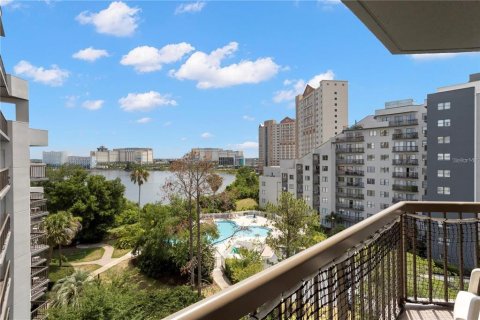 Condo in Orlando, Florida, 2 bedrooms  № 1908079 - photo 1