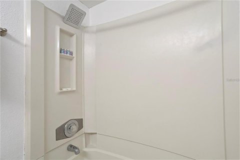 Condo in Orlando, Florida, 2 bedrooms  № 1908079 - photo 18