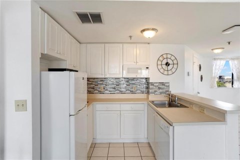 Condo in Orlando, Florida, 2 bedrooms  № 1908079 - photo 8