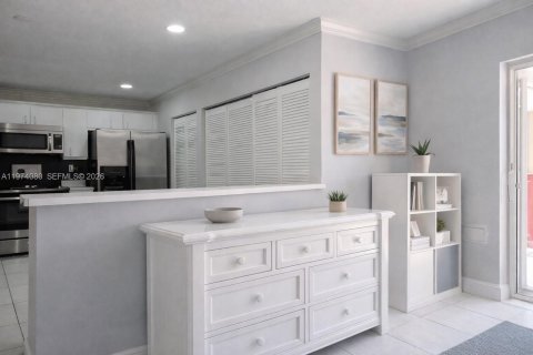 Touwnhouse à vendre à Miami, Floride: 3 chambres, 152.17 m2 № 2033706 - photo 6