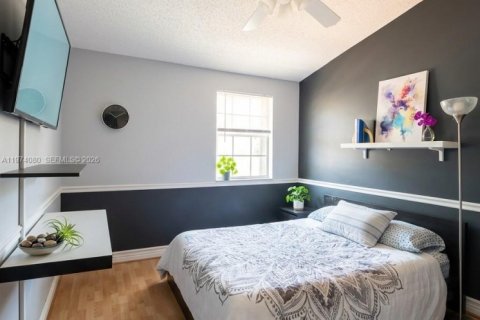 Touwnhouse à vendre à Miami, Floride: 3 chambres, 152.17 m2 № 2033706 - photo 3