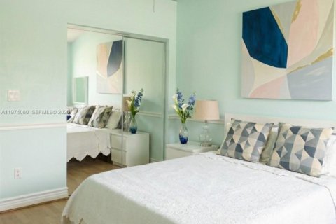 Touwnhouse à vendre à Miami, Floride: 3 chambres, 152.17 m2 № 2033706 - photo 4