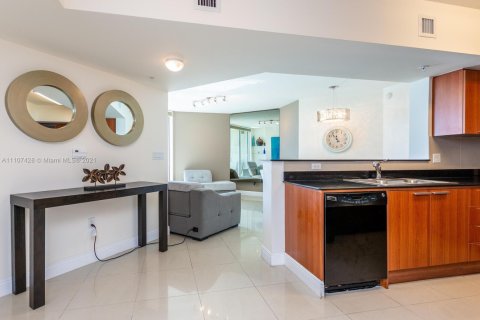 Copropriété à louer à Sunny Isles Beach, Floride: 2 chambres, 117.61 m2 № 1862730 - photo 9