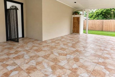 Villa ou maison à louer à Zephyrhills, Floride: 3 chambres, 122.63 m2 № 2439265 - photo 2