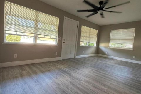 Villa ou maison à louer à Zephyrhills, Floride: 3 chambres, 122.63 m2 № 2439265 - photo 3