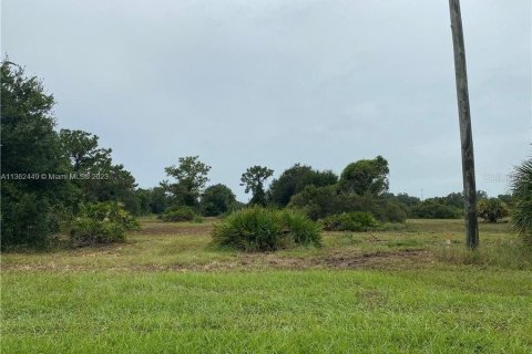 Propiedad comercial en venta en Port Charlotte, Florida № 1875658 - foto 4