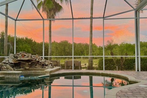 House in Tampa, Florida 4 bedrooms, 370.03 sq.m. № 2358759