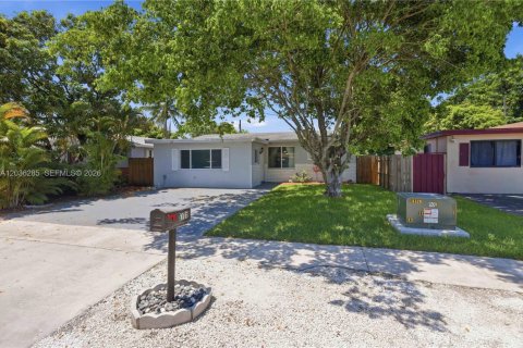 House in Hollywood, Florida 3 bedrooms, 142.23 sq.m. № 2086963 - photo 17