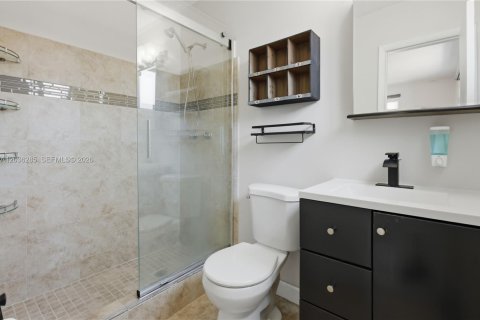 House in Hollywood, Florida 3 bedrooms, 142.23 sq.m. № 2086963 - photo 7