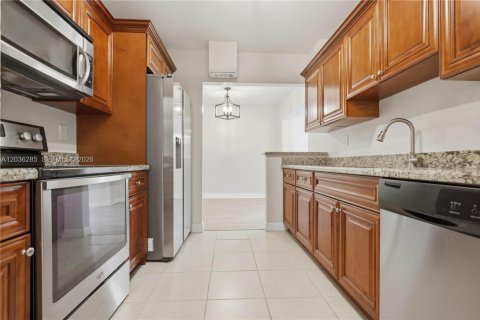 House in Hollywood, Florida 3 bedrooms, 142.23 sq.m. № 2086963 - photo 5