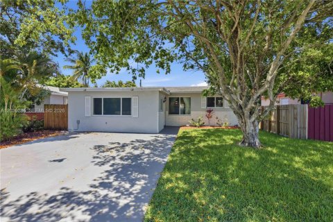House in Hollywood, Florida 3 bedrooms, 142.23 sq.m. № 2086963