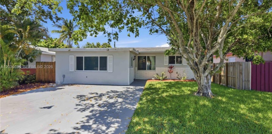 House in Hollywood, Florida 3 bedrooms, 142.23 sq.m. № 2086963
