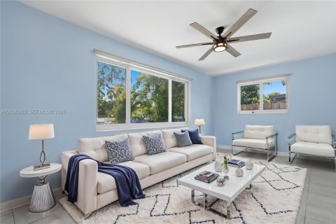 House in Hollywood, Florida 3 bedrooms, 142.23 sq.m. № 2086963 - photo 3