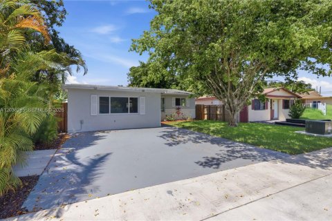 House in Hollywood, Florida 3 bedrooms, 142.23 sq.m. № 2086963 - photo 16
