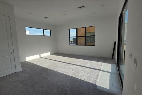 Снять в аренду таунхаус в Тампа, Флорида 7 комнат, 279.08м2, № 2099352 - фото 30