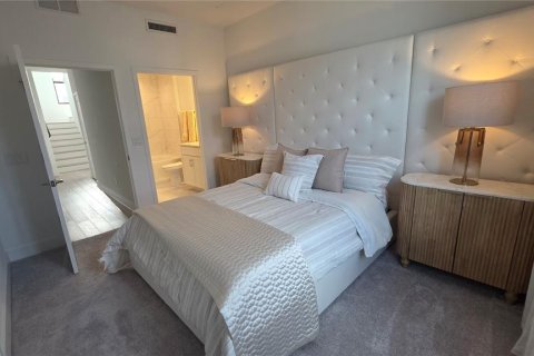 Снять в аренду таунхаус в Тампа, Флорида 7 комнат, 279.08м2, № 2099352 - фото 25