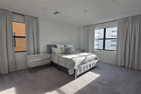 Снять в аренду таунхаус в Тампа, Флорида 7 комнат, 279.08м2, № 2099352 - фото 17