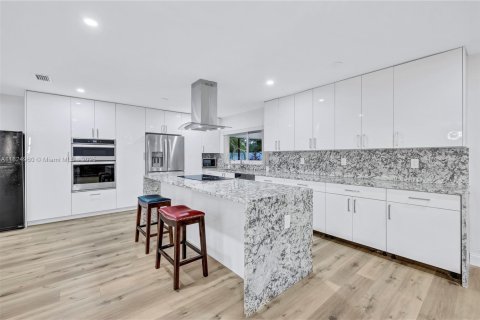Commercial property in Hollywood, Florida № 1790561 - photo 3